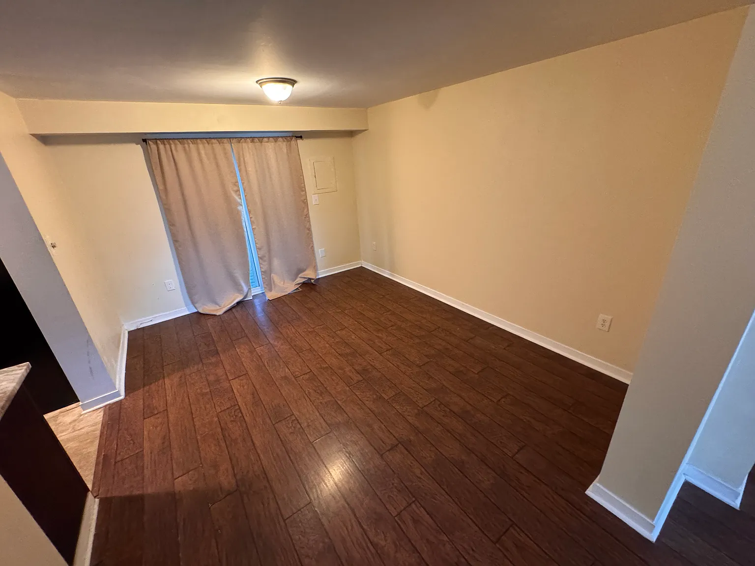 3 bed, 2.5 bath, 1100 sqft, $1,995 — Photo 2