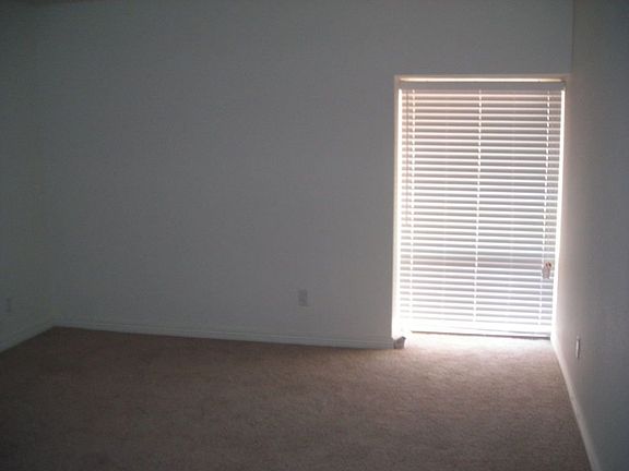 2nd B/R- w/walk in closet