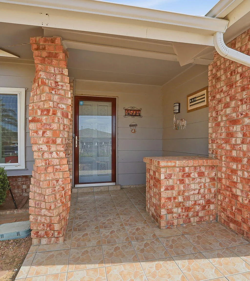 3 bed, 2.0 bath, 2012 sqft, $2,000 — Photo 2