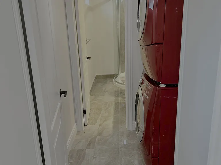 636 Scarlett Rd S #LOWER — Photo 8