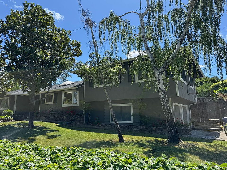 2nd image of 104 Old Orchard Dr