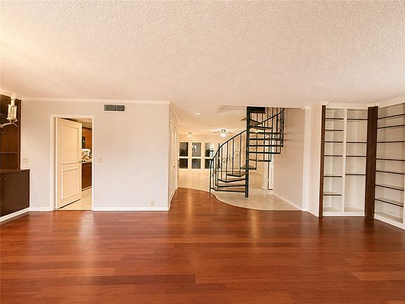 5th image of 77 Townhouse Ln #77