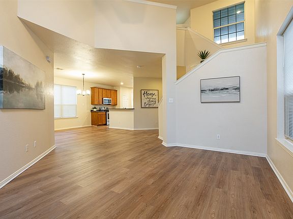 3rd image of 10201 Franklin Dr