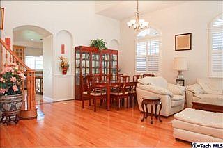 3rd image of 208 Gladys Ave