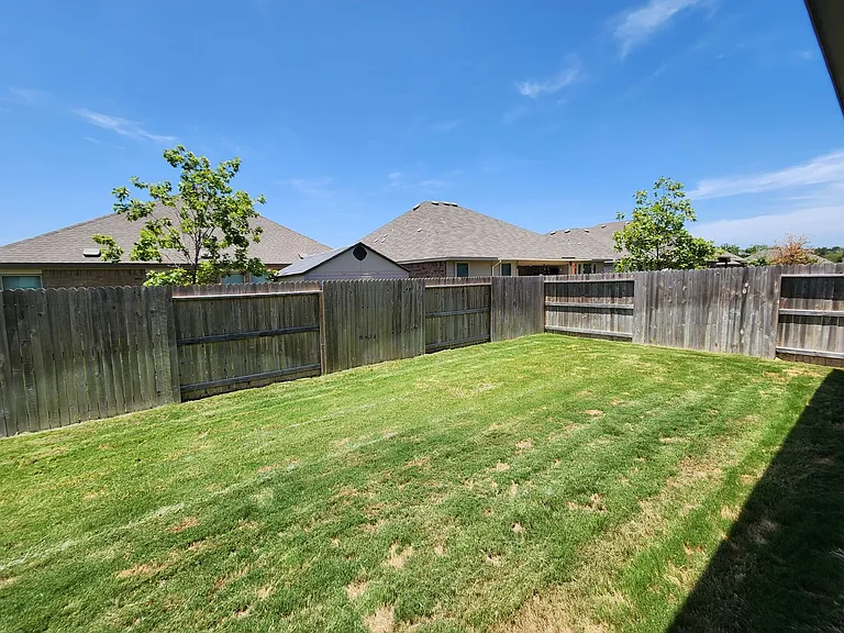 1331 Gruene Glen St — Photo 35