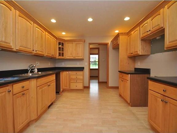 4th image of 8100 Waynesboro Way