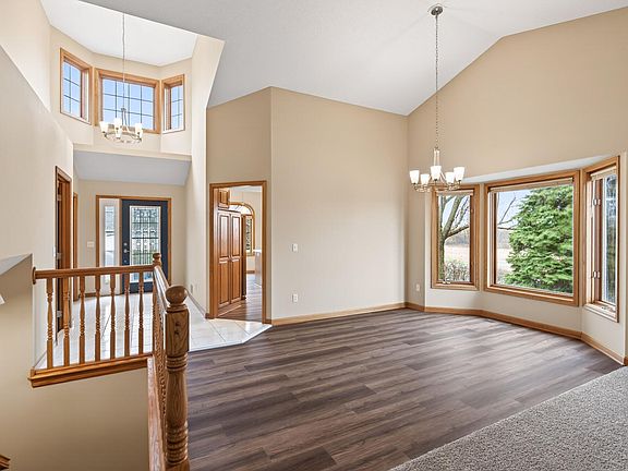 3rd image of 3605 Black Oaks Ln N