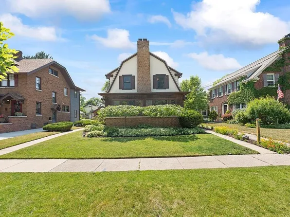 2022 Oxford St, Rockford, IL 61103