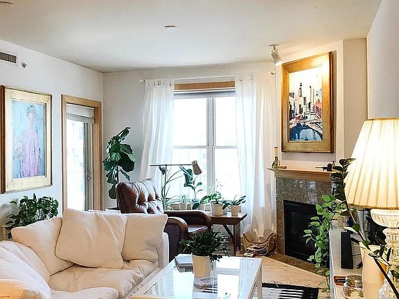 4th image of 360 W Washington Ave Unit 1006