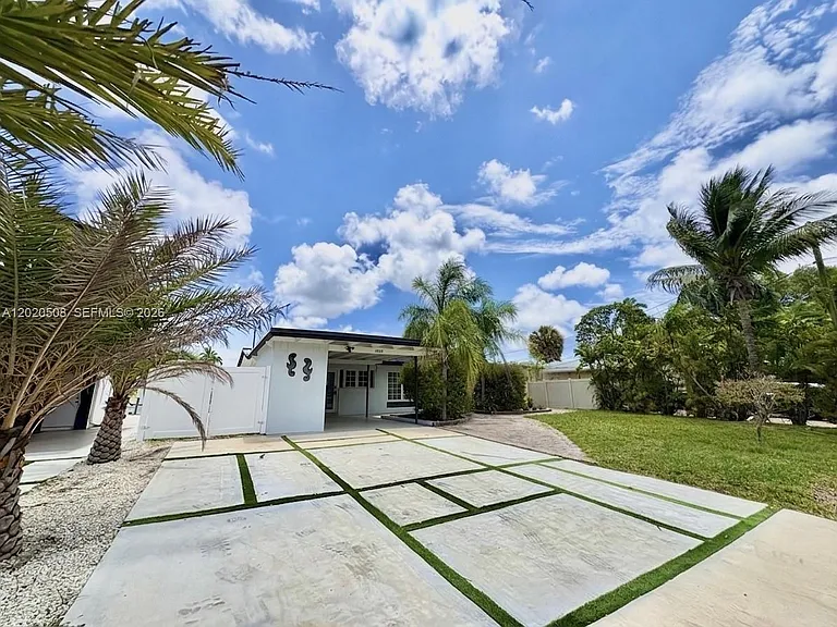 2430 Key Largo Ln — Photo 1