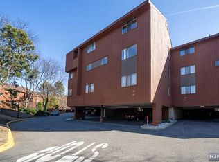520 Teal Plz, Secaucus, NJ 07094