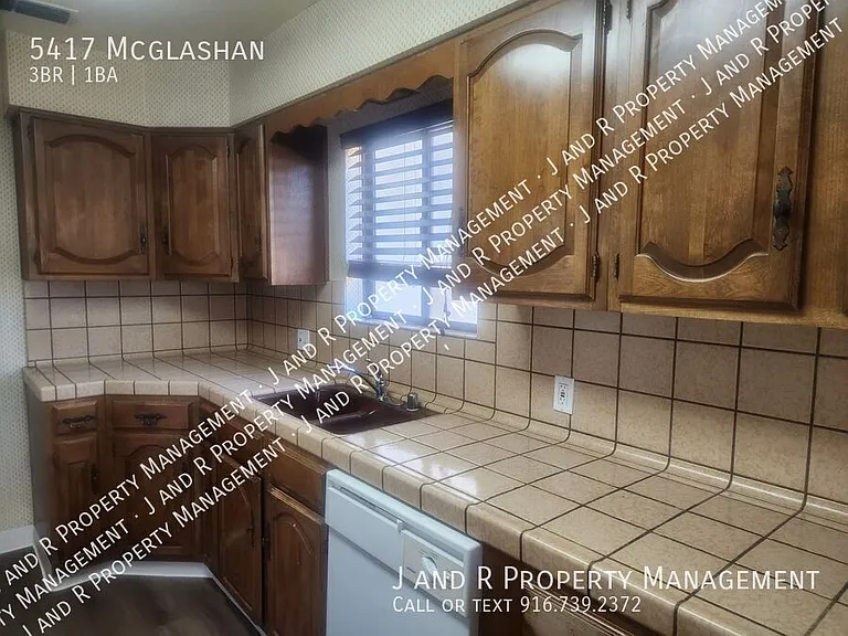 5417 McGlashan St — Photo 5