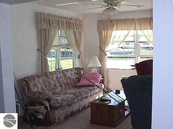 4th image of 4587 Lake Superior Dr