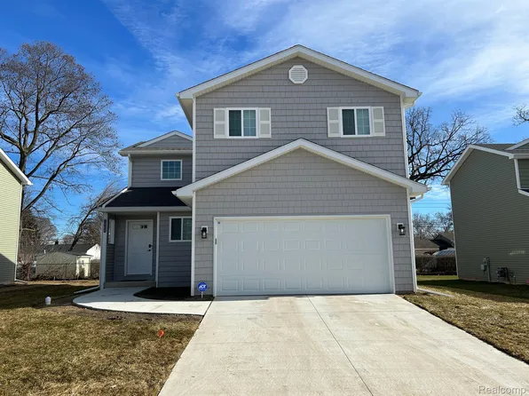 3995 Lotus Landing Cir, Waterford, MI 48329