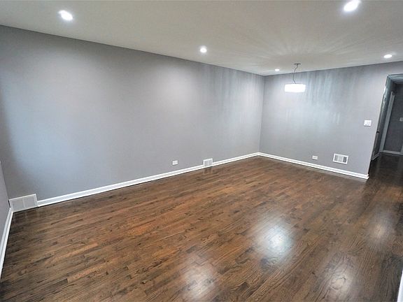 3rd image of 2315 Bradley Pl