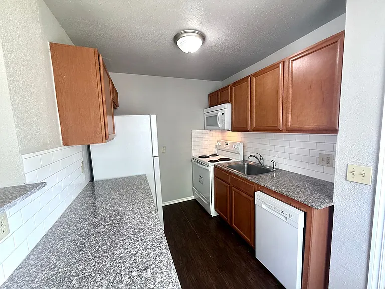 3208 NW 33rd St — Photo 5