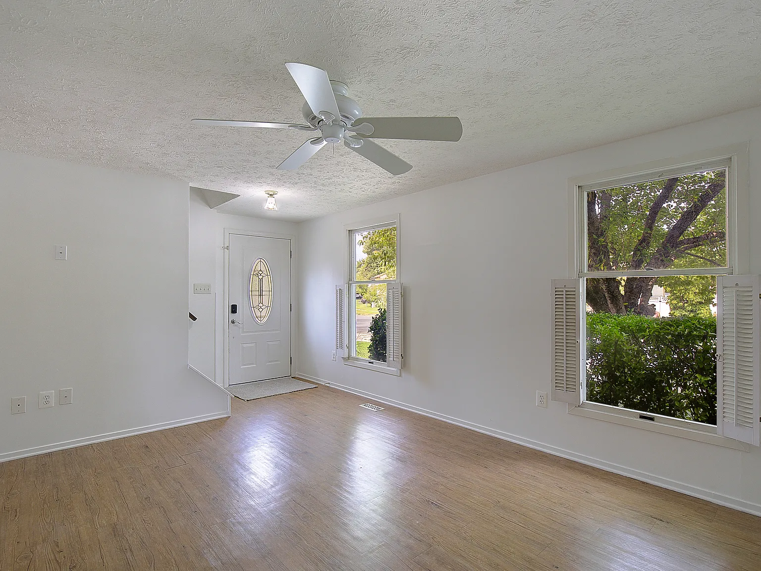 3 bed, 1.5 bath, 1218 sqft, $2,900 — Photo 4