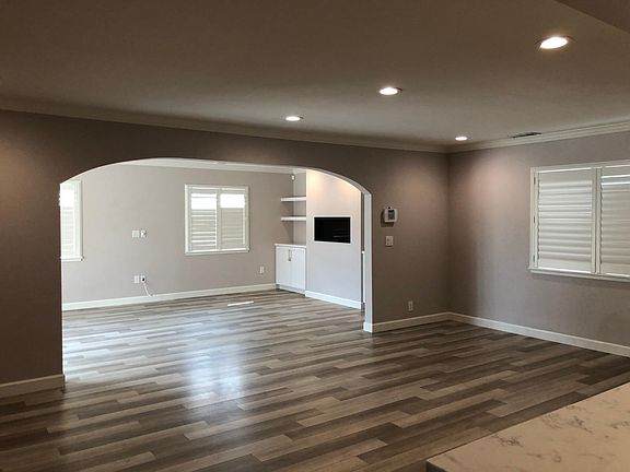 4th image of 5585 Cornell Dr