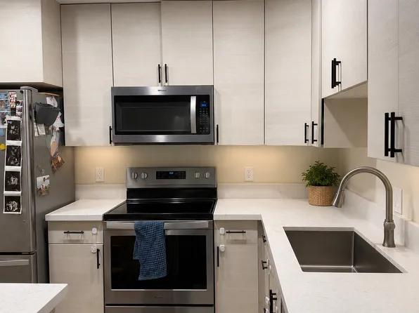 2180 W Vineyard St APT 209, Wailuku, HI 96793