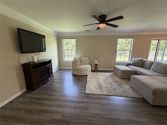 2nd image of 628 Glengarry Ct