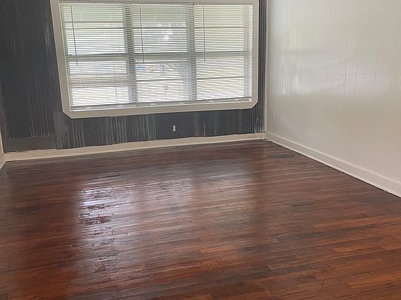 2nd image of 312 5th St SW Unit 1