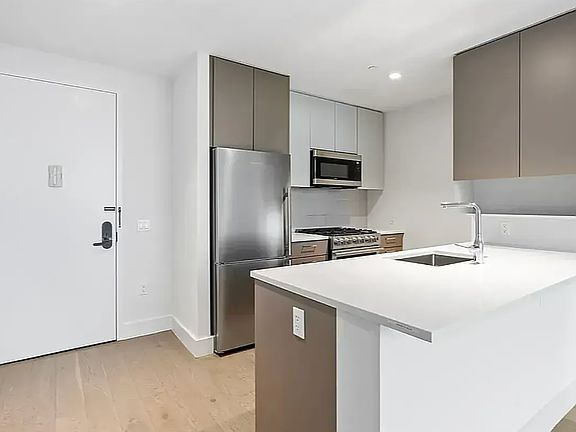 5th image of 92-27 160th St #2311