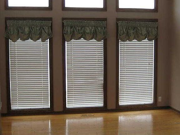 4th image of 16506 Laurel Cir