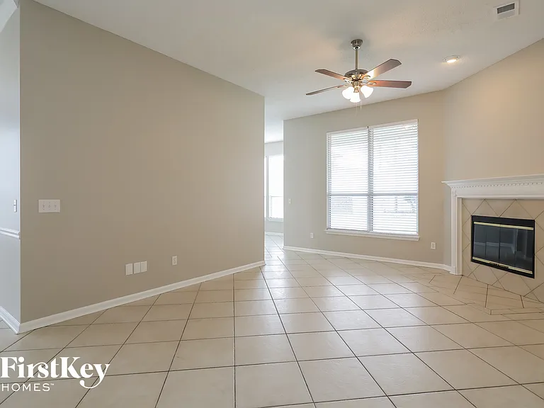 5372 Chestnut Lake Dr — Photo 4
