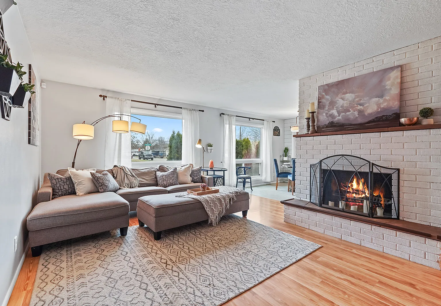 4 bed, 1598 sqft, $6,995 — Photo 1
