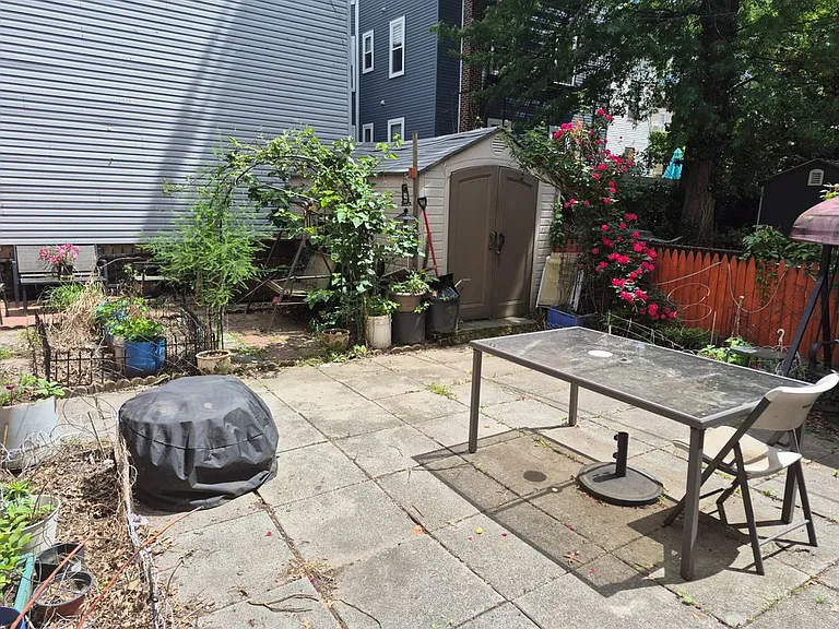 330 New York Ave #1 — Photo 9
