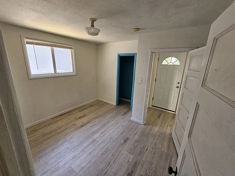 716 W A St — Photo 4