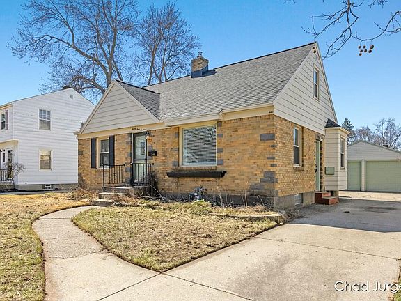 2nd image of 2419 Blaine Ave SE