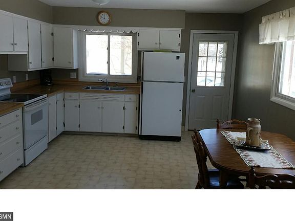 4th image of 909 10th St NE