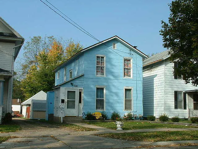 410 4th St photo 1