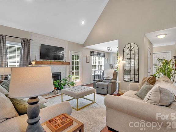 2nd image of 2114 Pinnacle View Dr