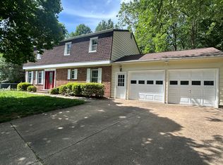 8524 Betterton Ct, Vienna, VA 22182