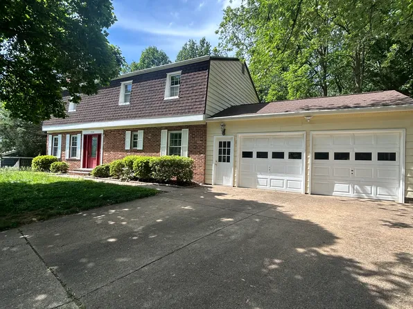 8524 Betterton Ct, Vienna, VA 22182