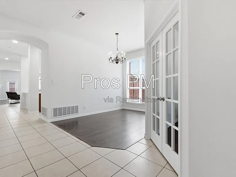 2432 Chesterwood Dr — Photo 8
