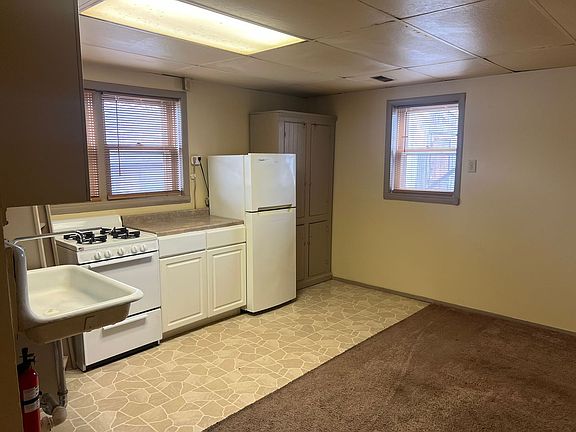 2nd image of 211 Anne St #1