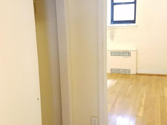 2nd image of 470 Ocean Ave APT Lc