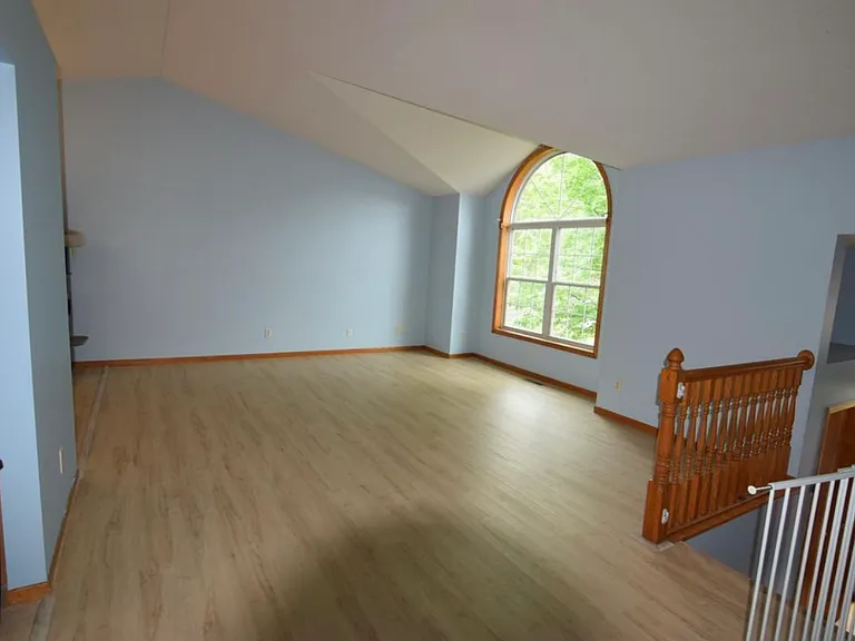 5756 Woodbridge Dr — Photo 6