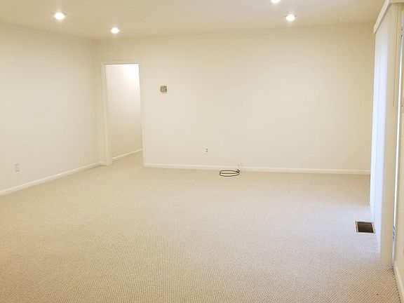 3rd image of 10667 Montrose Ave