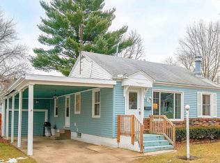 304 Edgewood Dr, Pekin, IL 61554