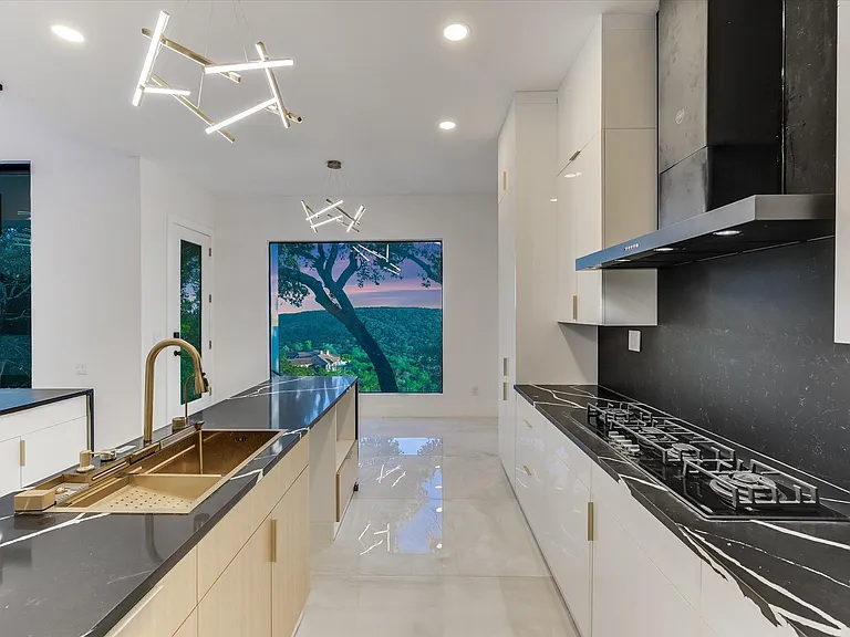 9409 Bell Mountain Dr — Photo 16