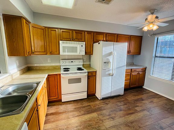 2nd image of 21 Eleanor Ln
