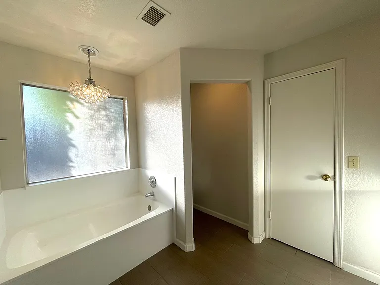1482 W Elgin St — Photo 14