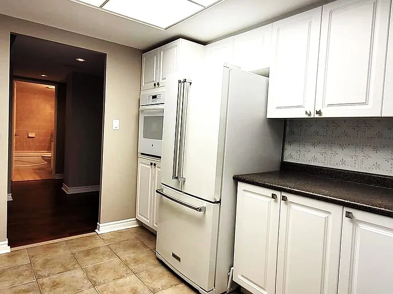 71 Charles St E #401 — Photo 9