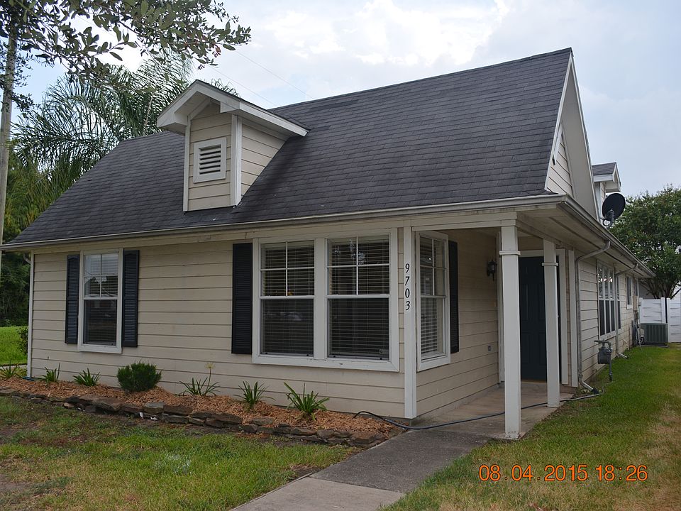 Covered Front Entry 