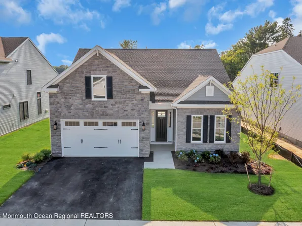 39 Pasture Drive, Farmingdale, NJ 07727