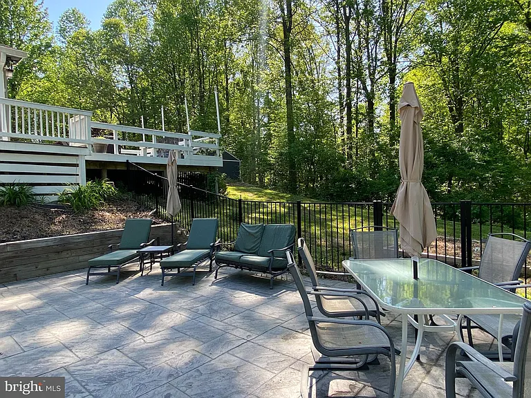 1251 Hinton Dr — Photo 57